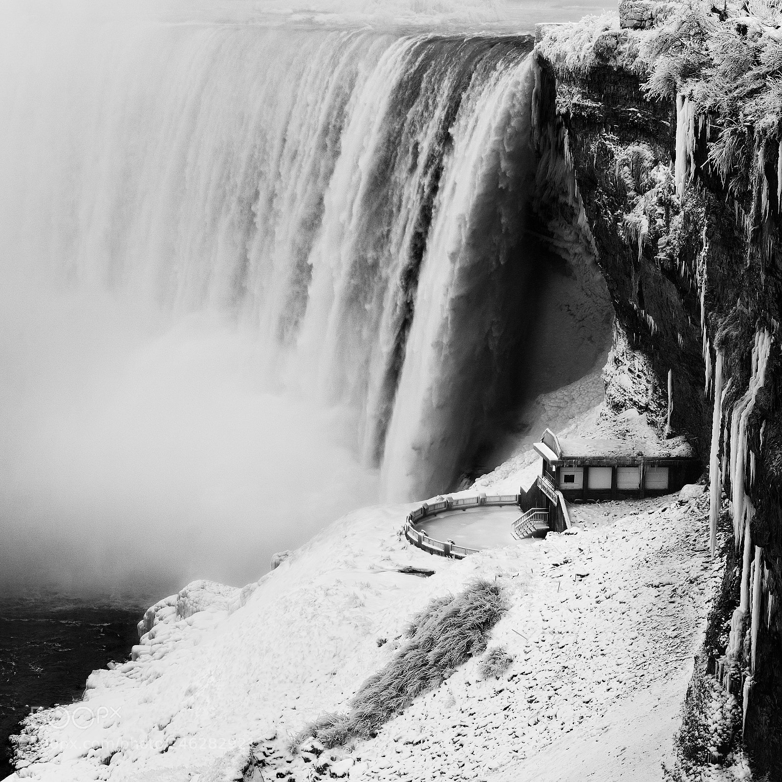 Sony a7 sample photo. Niagara falls. horseshoe. winter photography