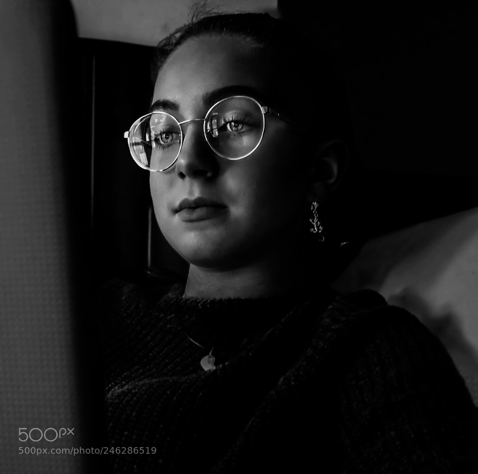 Sony Cyber-shot DSC-HX90V sample photo. Study portrait photography