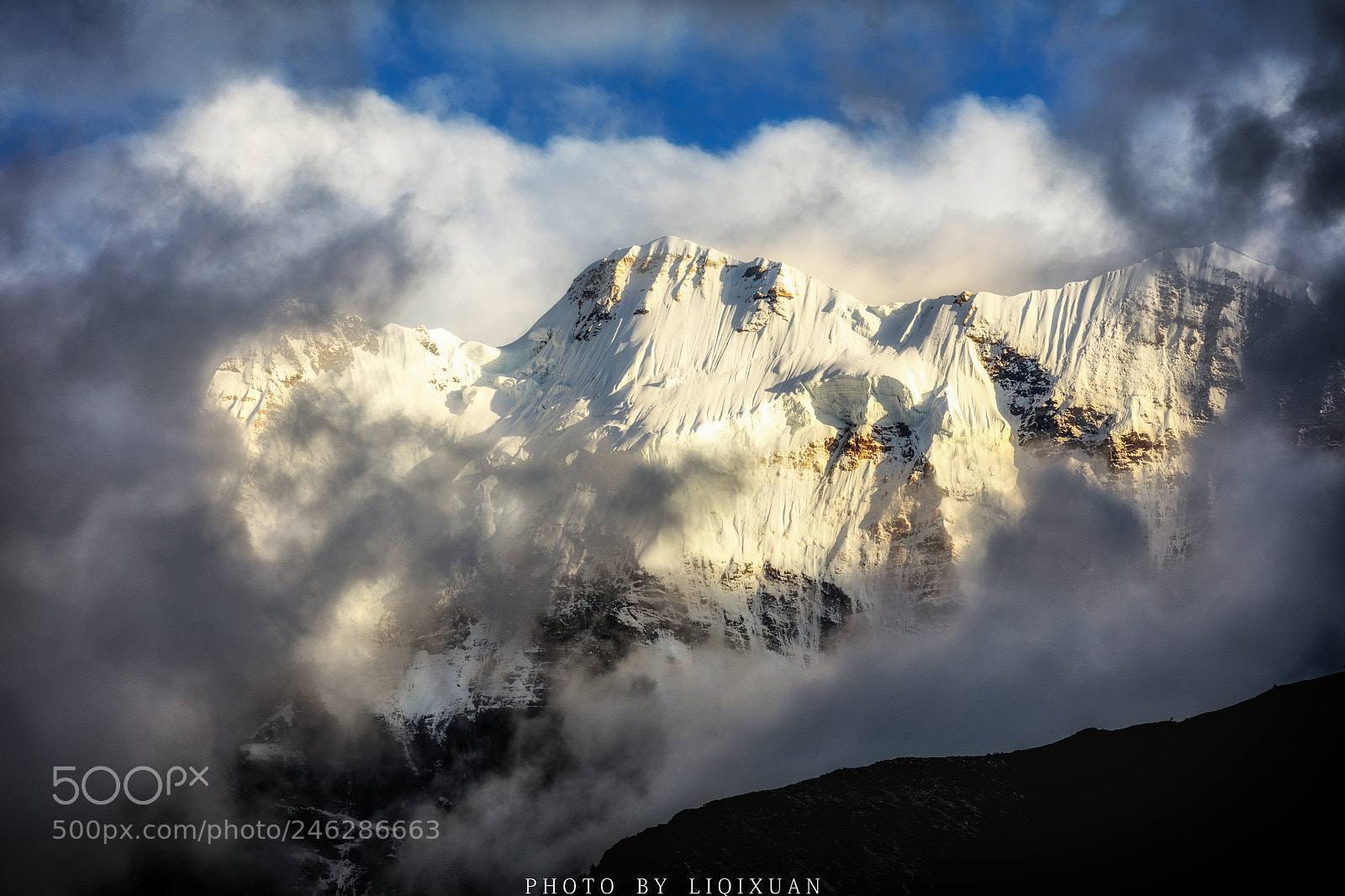Canon EOS 5DS sample photo. The golden snow mountain photography