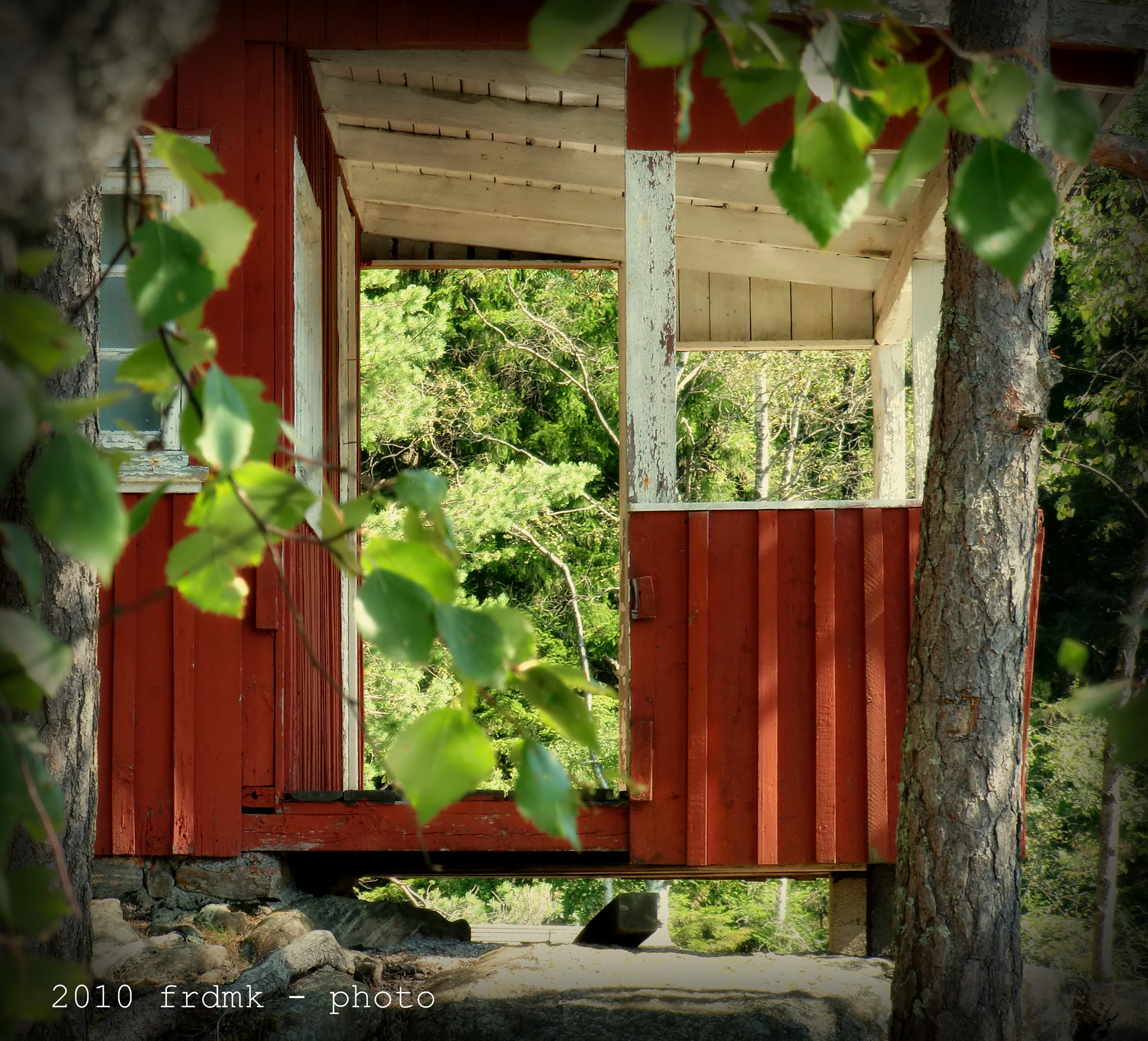 CASIO EX-H10 sample photo. Hidden cabin photography