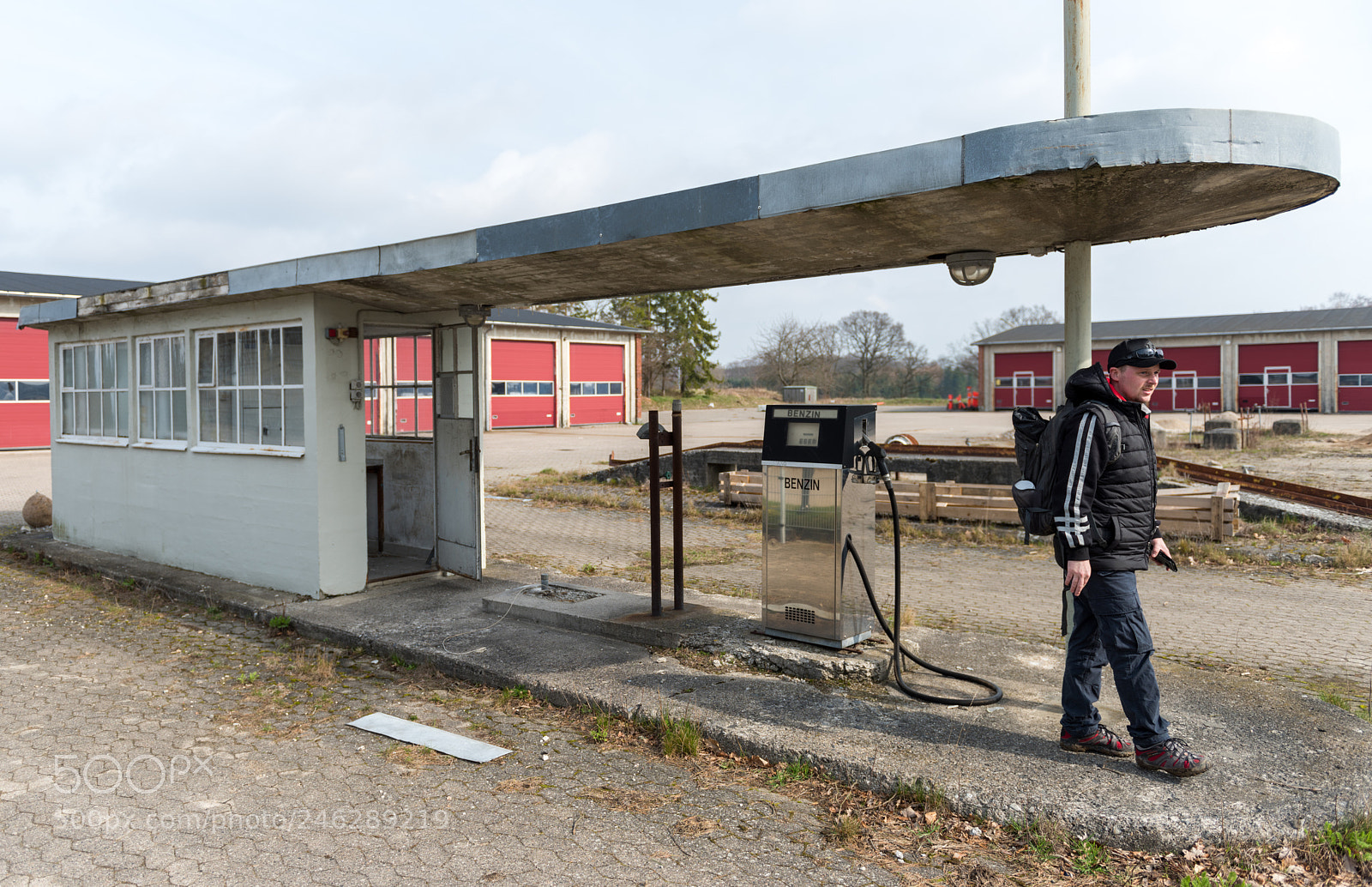 Nikon D810 sample photo. Abandoned gasstation photography