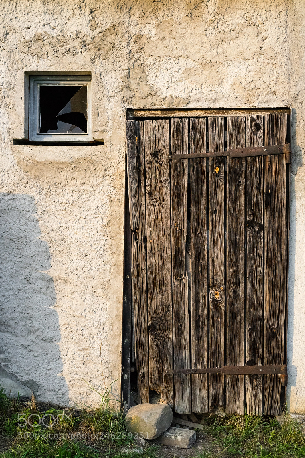 Sony a7 II sample photo. Wooden door of a photography