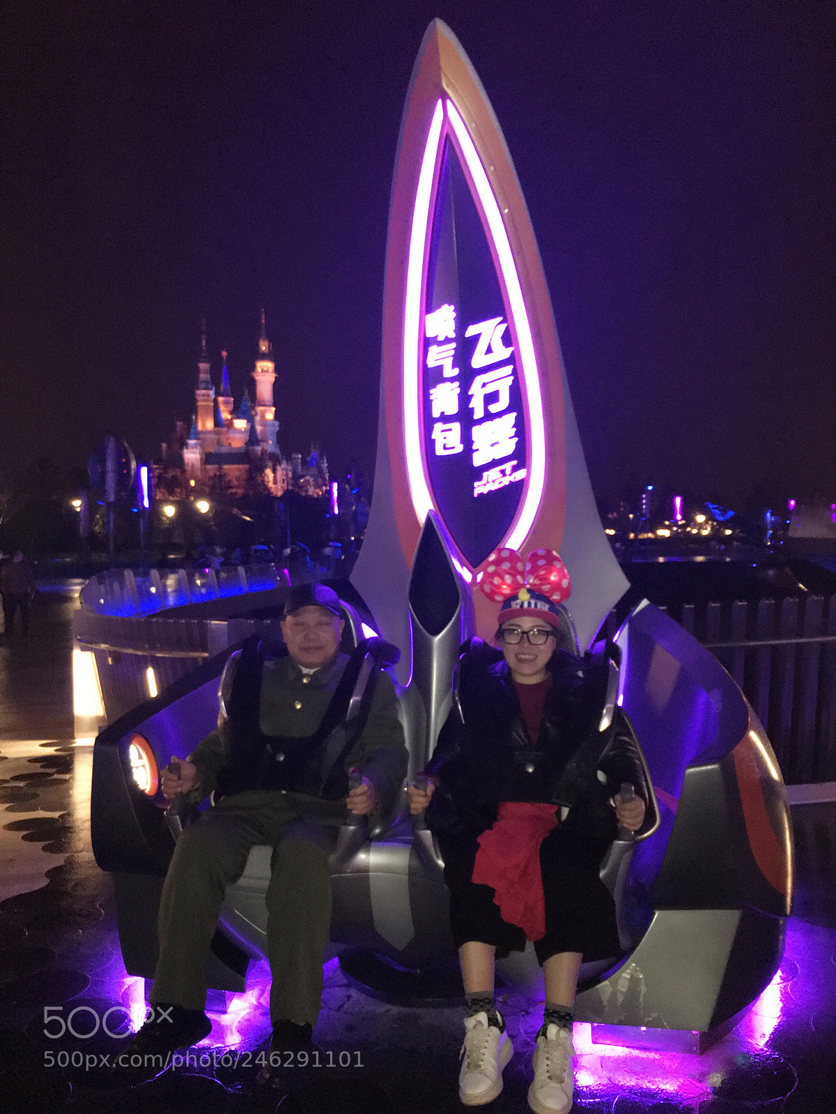 Apple iPhone 6s Plus sample photo. Shanghai disney with dad photography
