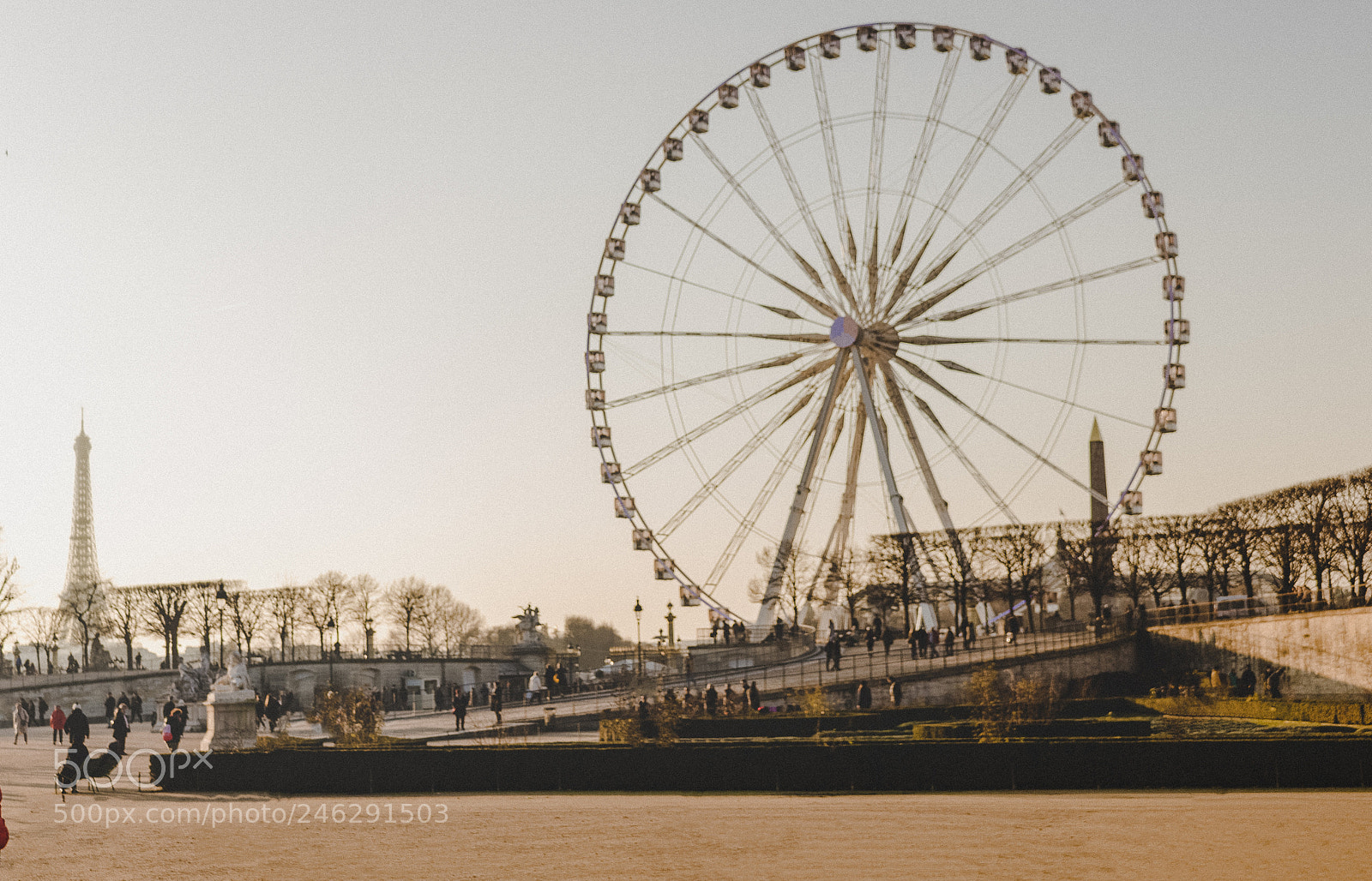 Canon EOS 700D (EOS Rebel T5i / EOS Kiss X7i) sample photo. Walking through paris photography