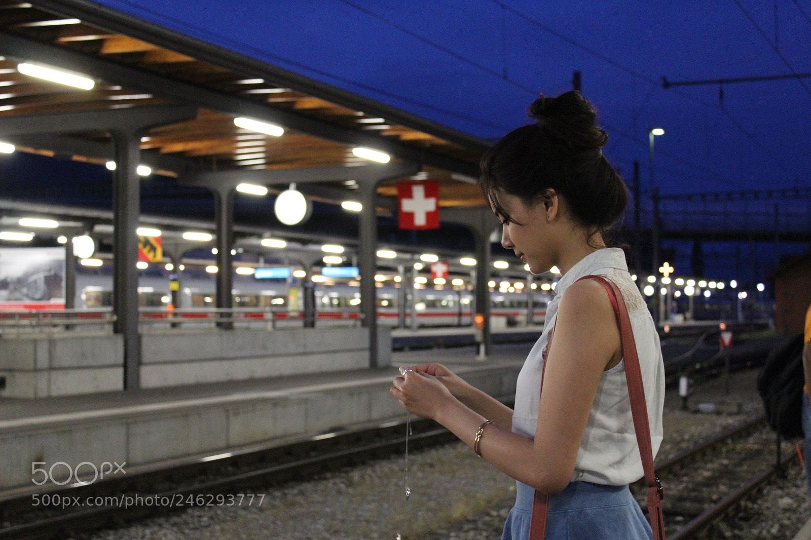 Canon EOS 600D (Rebel EOS T3i / EOS Kiss X5) sample photo. Waiting for the midnight photography
