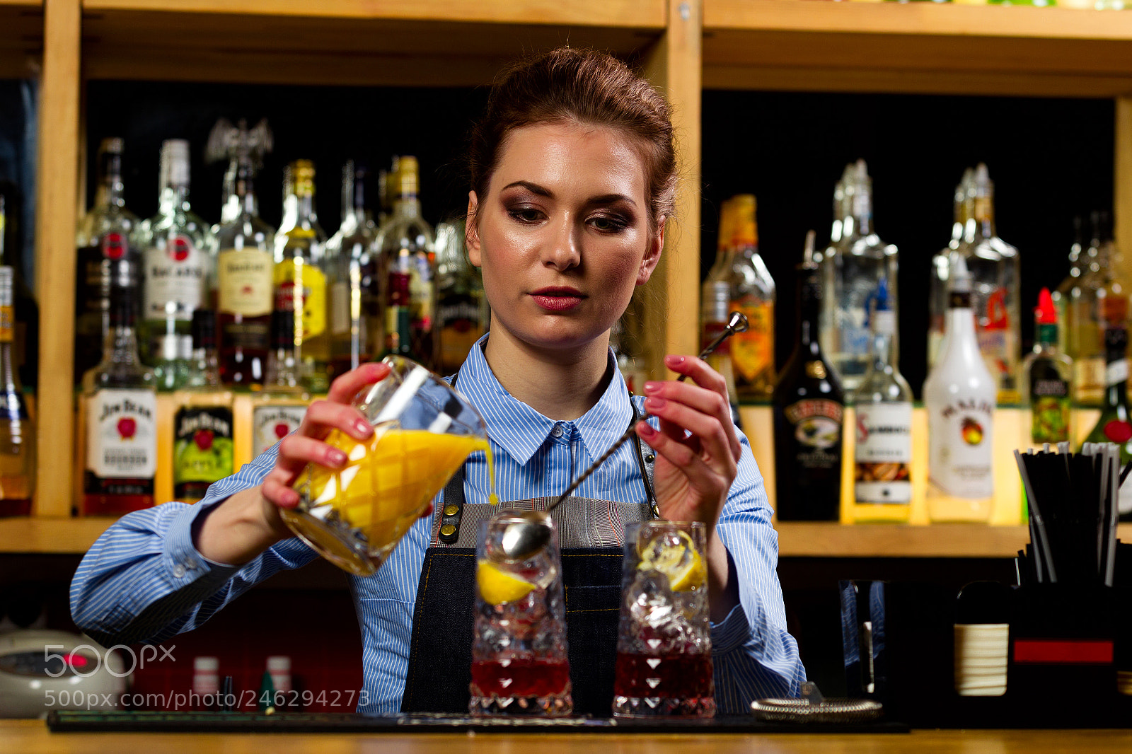 Canon EOS-1D Mark IV sample photo. The bartender prepares cocktails photography