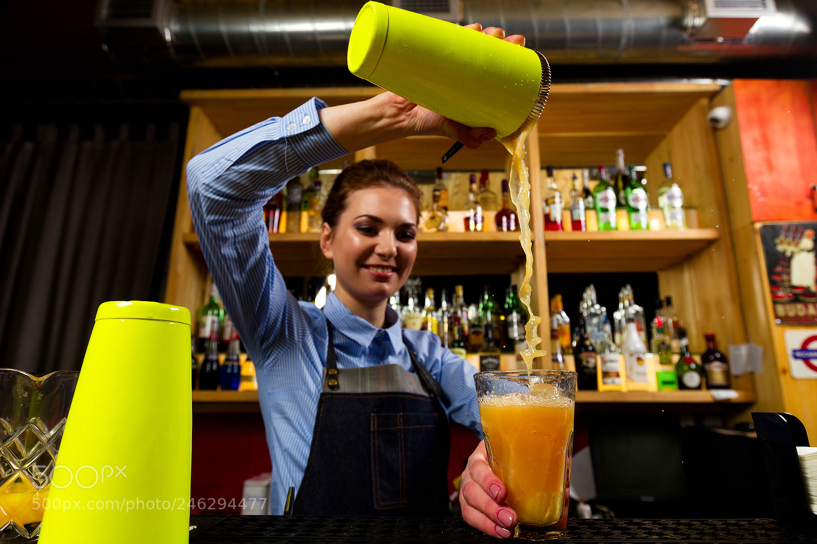 Canon EOS-1D Mark IV sample photo. The bartender prepares cocktails photography