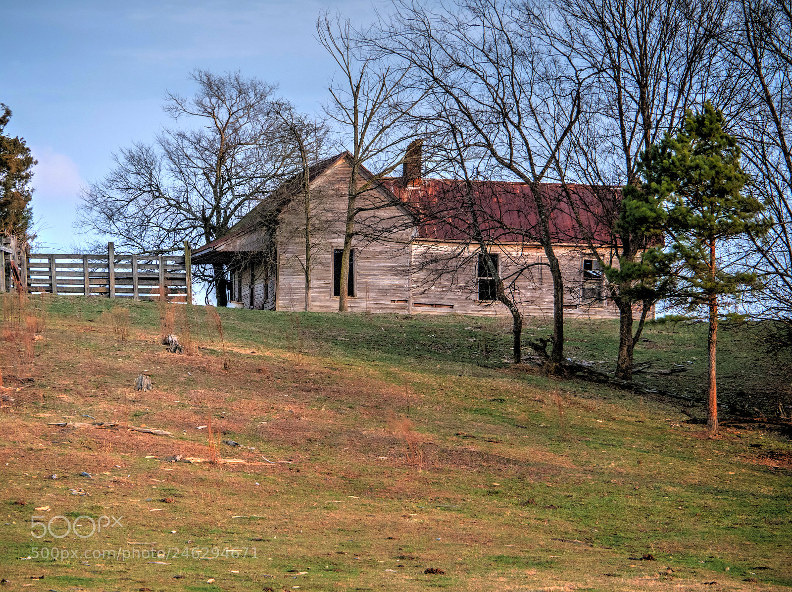 Panasonic Lumix DMC-G85 (Lumix DMC-G80) sample photo. Farm on the hill photography