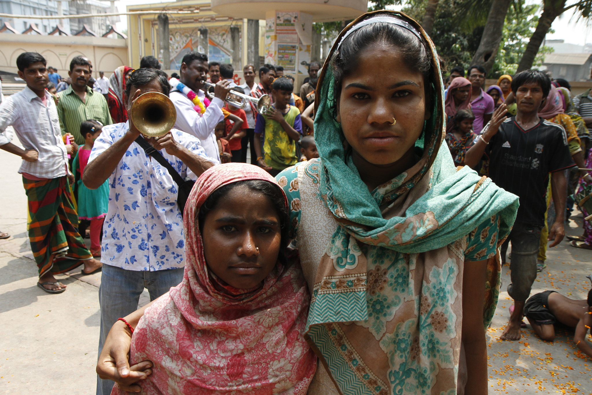 Canon EF-S 17-55mm F2.8 IS USM sample photo. Sisters from the shrine of shah ali in mirpur, dhaka photography