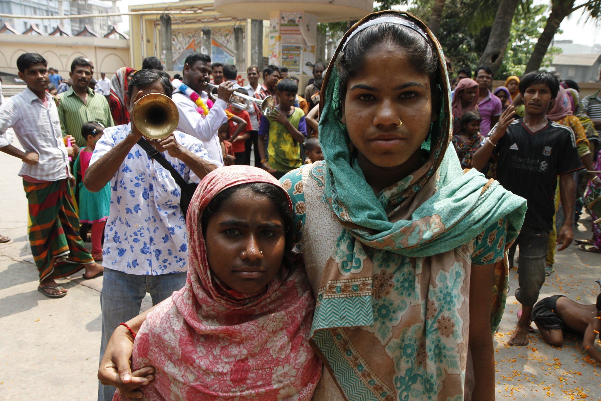 Canon EOS 7D + Canon EF-S 17-55mm F2.8 IS USM sample photo. Sisters from the shrine of shah ali in mirpur, dhaka photography