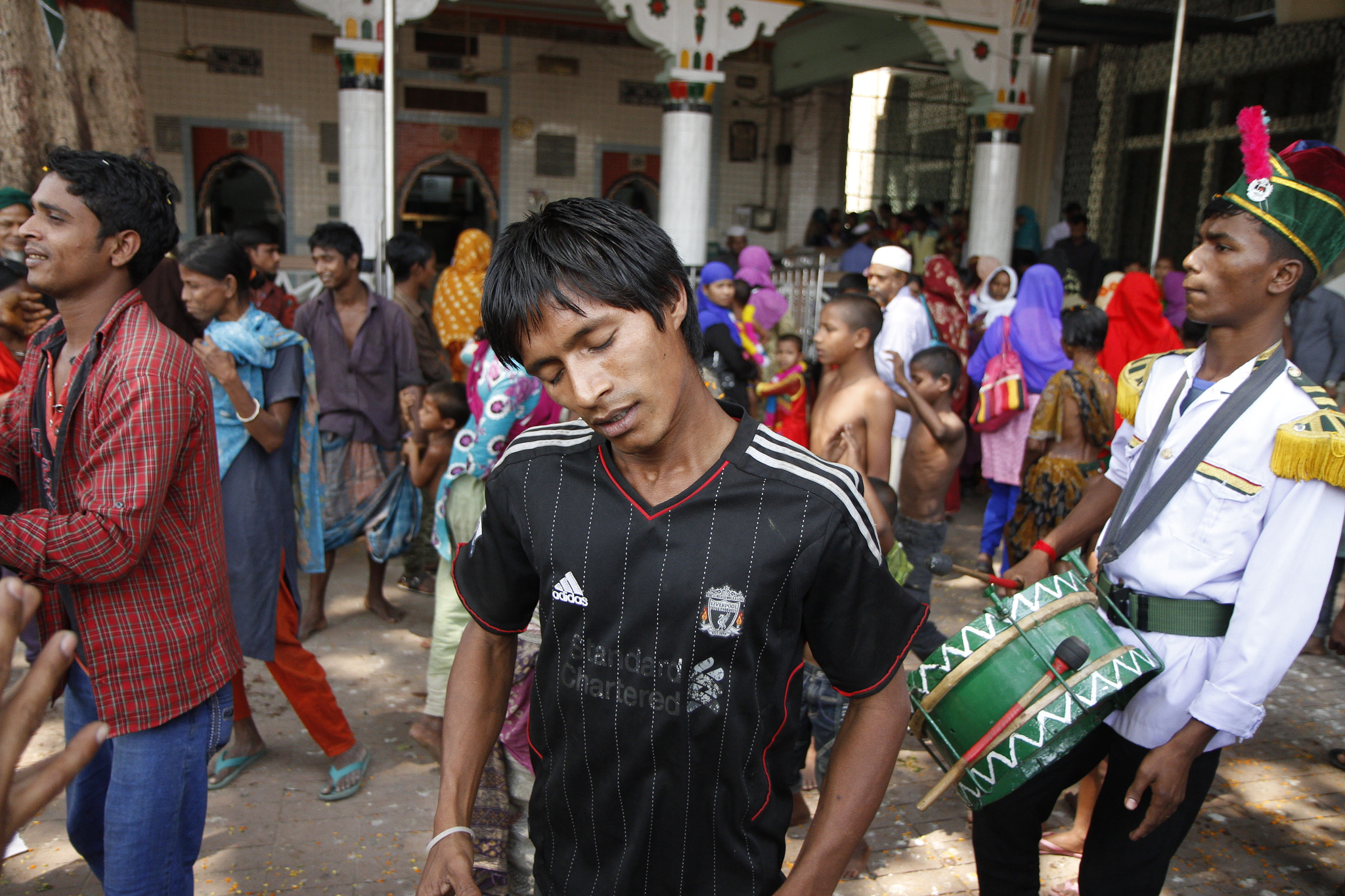 Canon EOS 7D + Canon EF-S 17-55mm F2.8 IS USM sample photo. Dance of devotees of shah ali in dhaka photography