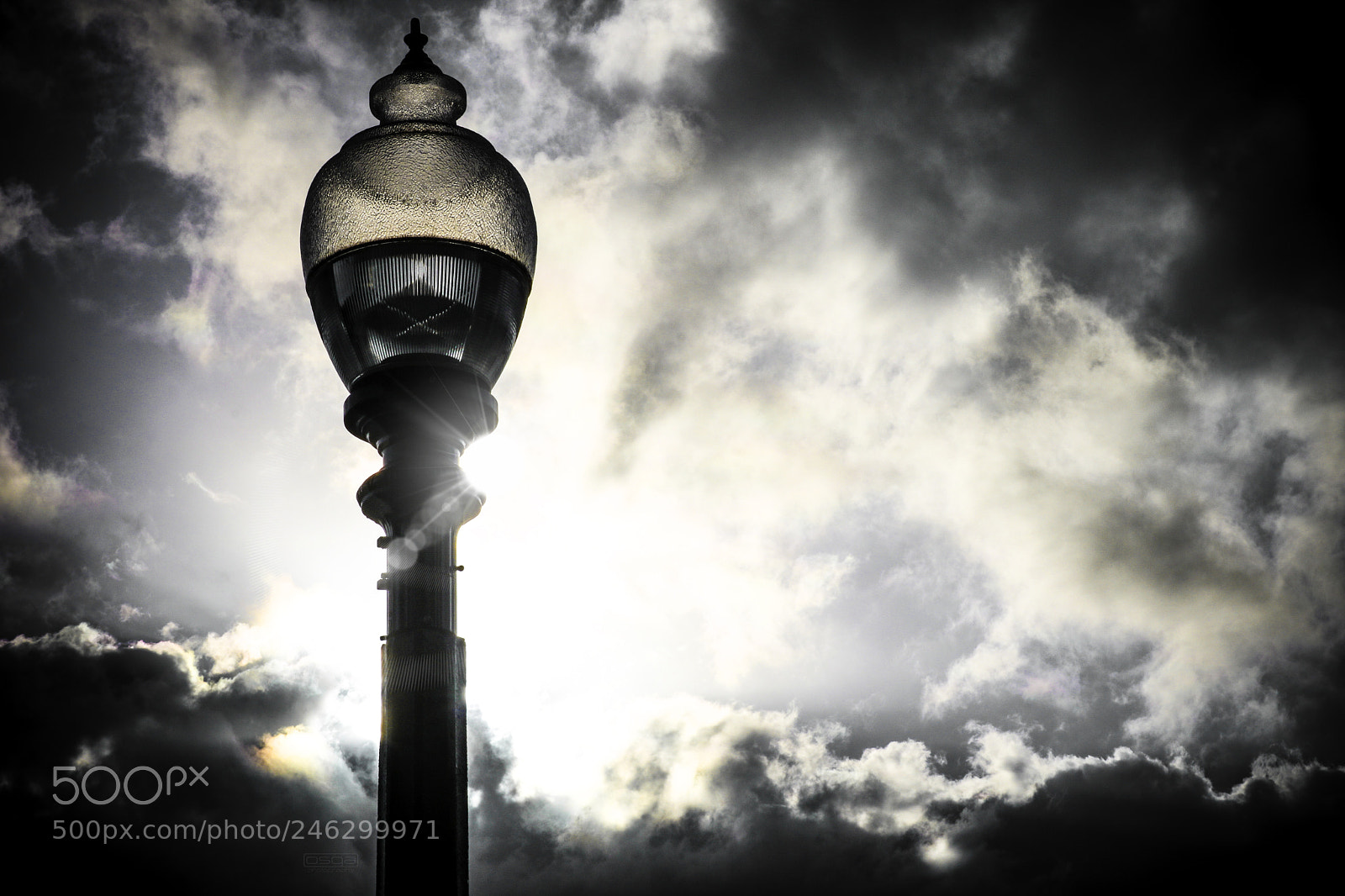 Canon EOS 750D (EOS Rebel T6i / EOS Kiss X8i) sample photo. Light post photography