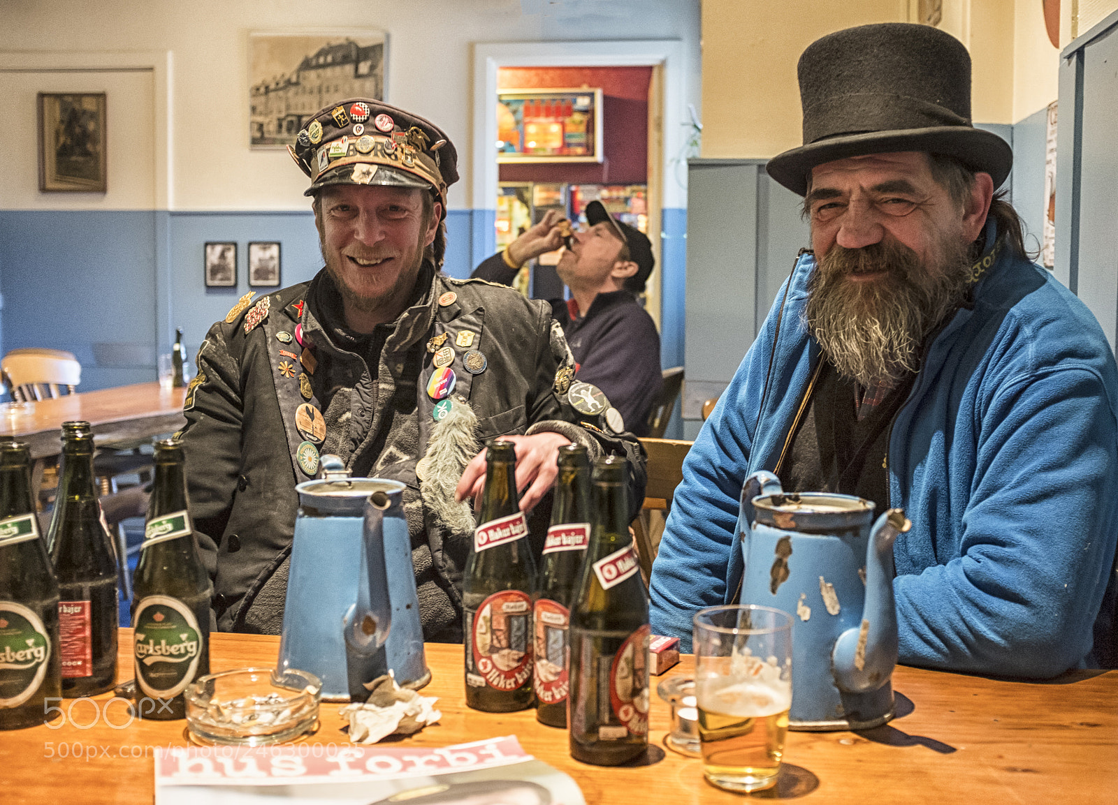 Fujifilm X100S sample photo. Homeless in the pub photography