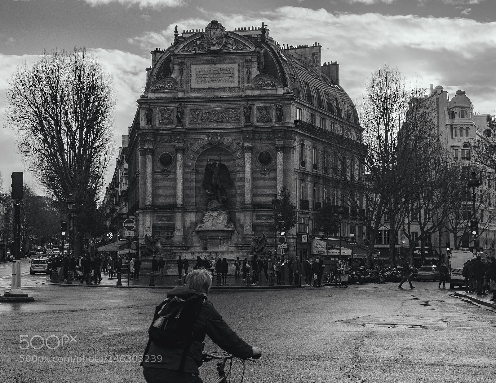 Fujifilm X-T2 sample photo. Bike through paris photography