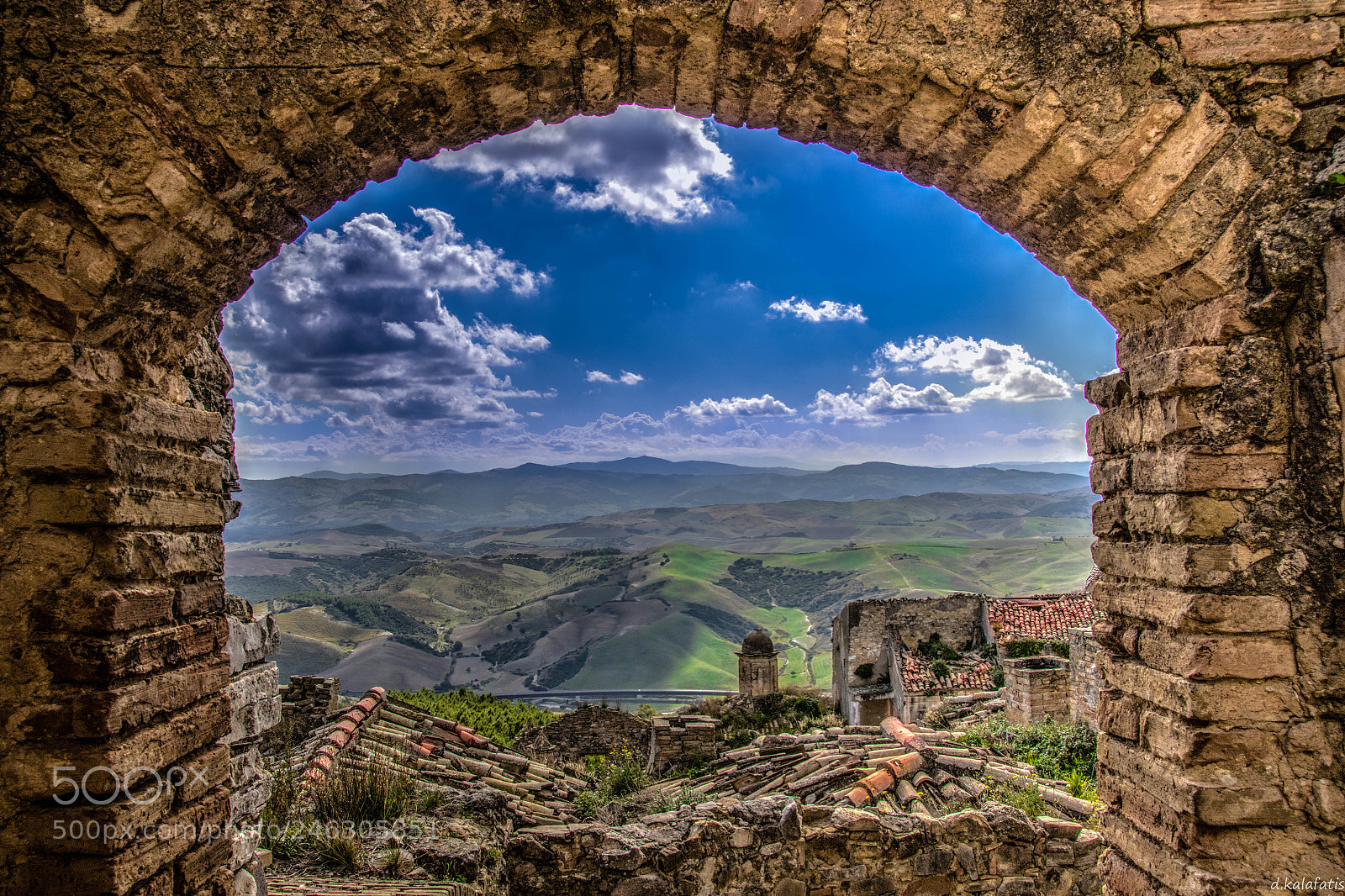Canon EOS 7D Mark II sample photo. Craco window photography