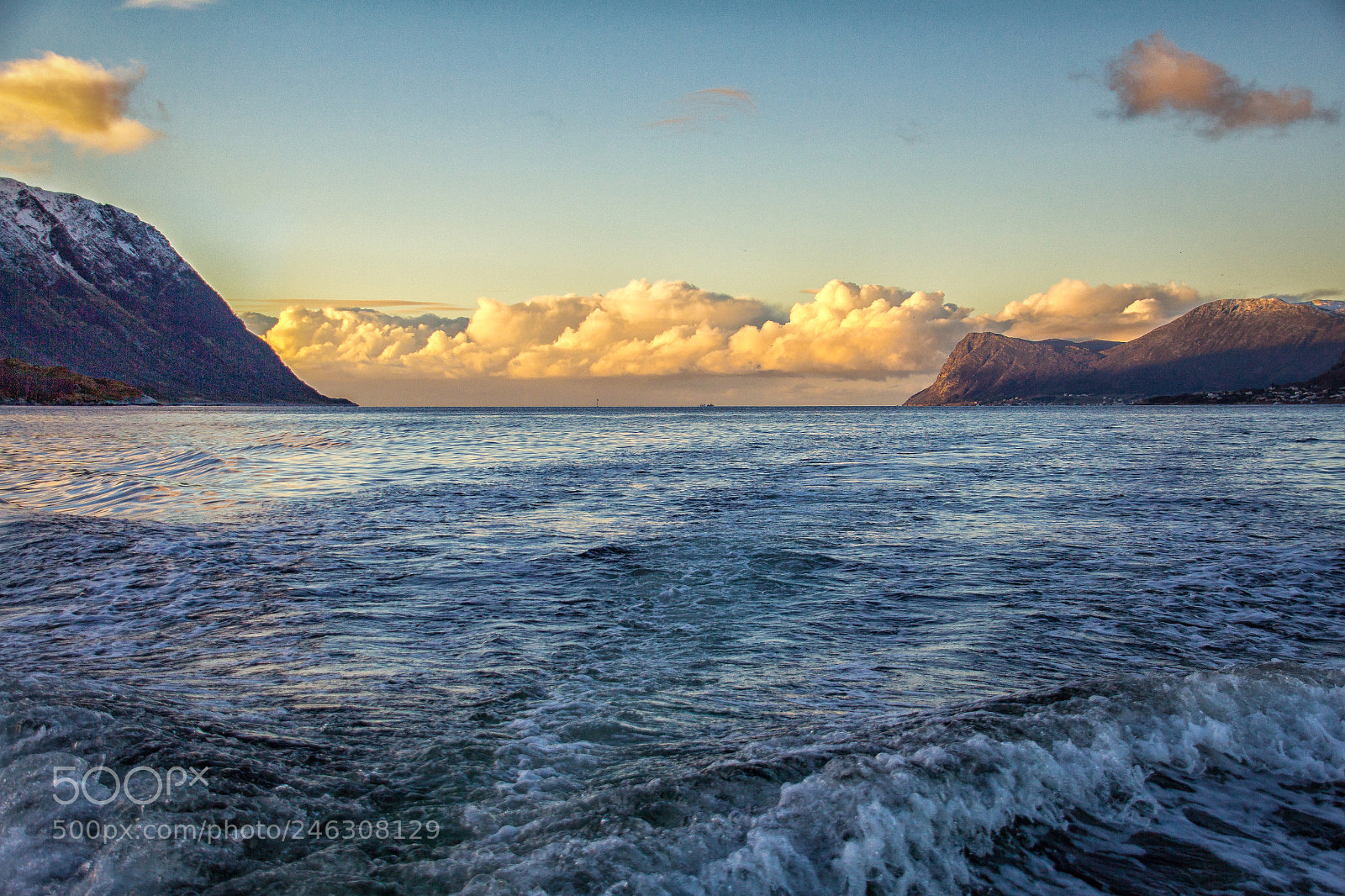 Canon EOS 600D (Rebel EOS T3i / EOS Kiss X5) sample photo. Winter at the coast photography