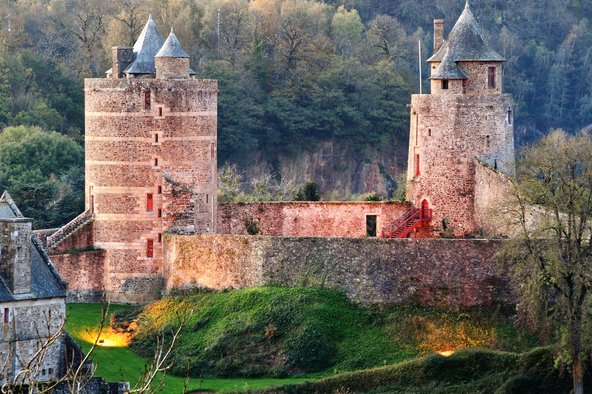 Nikon D7500 + Sigma 18-250mm F3.5-6.3 DC Macro OS HSM sample photo. Chateau de fougères photography