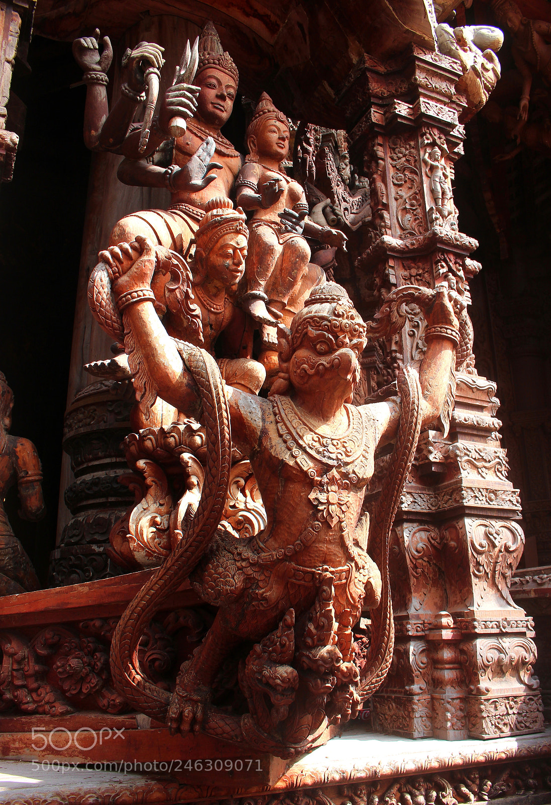 Canon EOS 100D (EOS Rebel SL1 / EOS Kiss X7) sample photo. Wooden statue garuda in photography