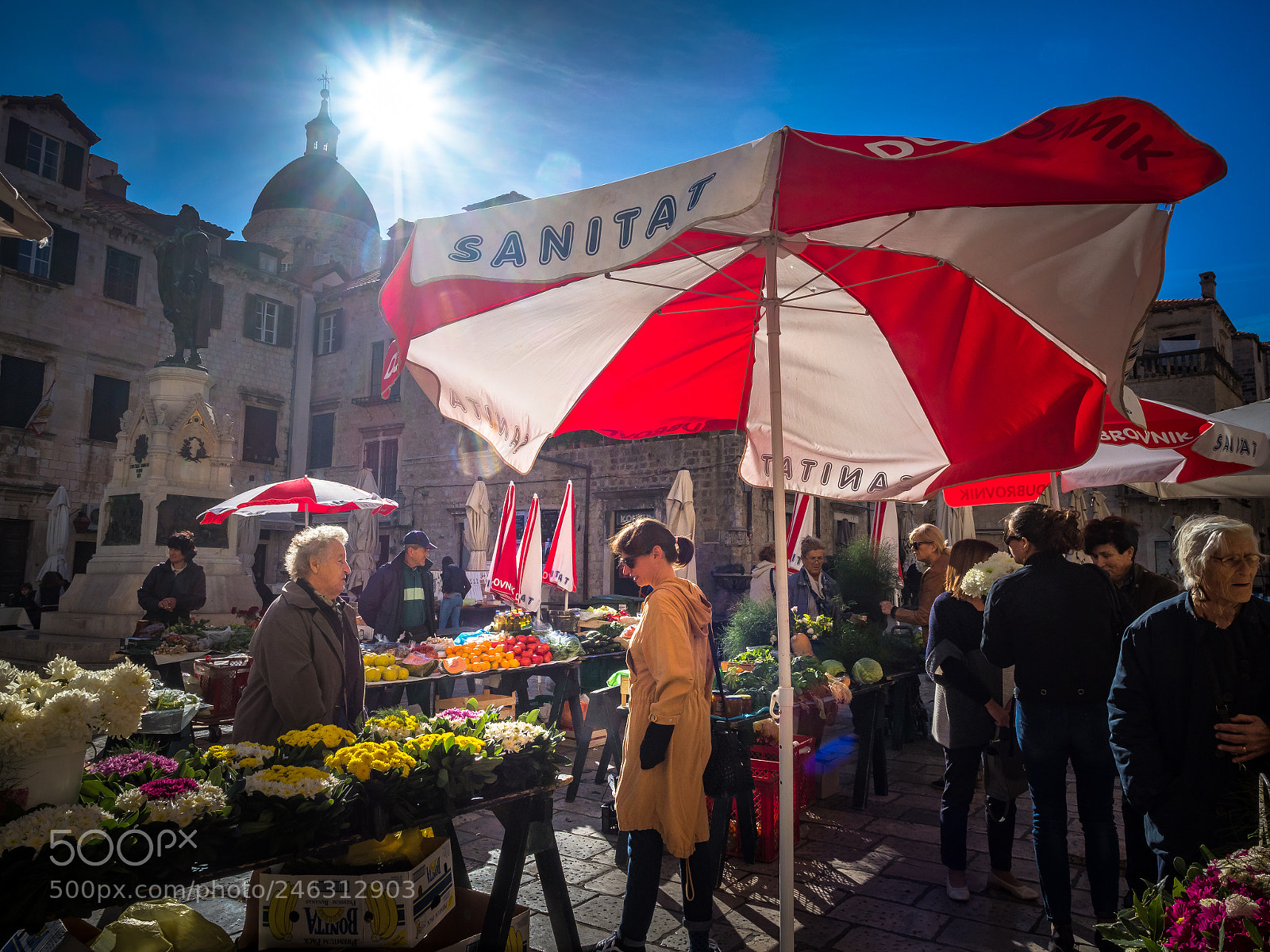 Olympus OM-D E-M1 Mark II sample photo. Sunny market photography