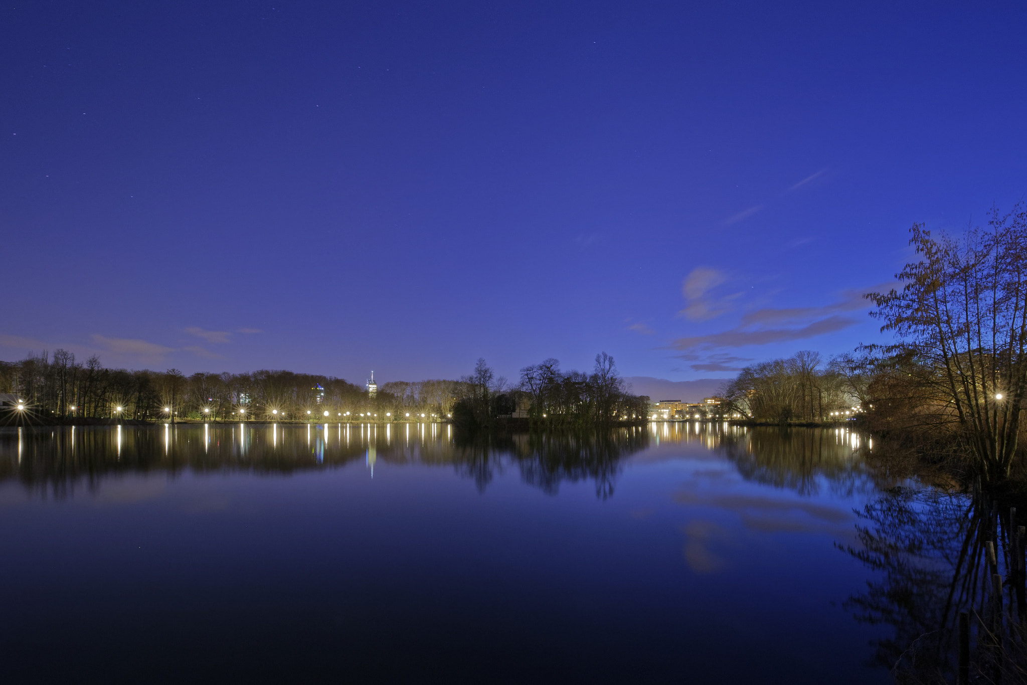 Canon EF 16-35mm F4L IS USM sample photo. On the edge of the lake photography