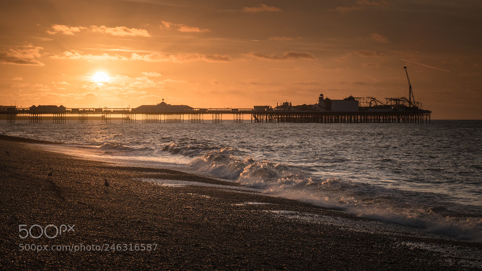 Olympus OM-D E-M1 Mark II sample photo. Brighton beach at sunrise photography