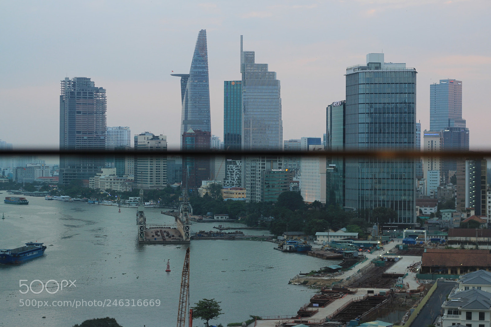 Canon EOS 600D (Rebel EOS T3i / EOS Kiss X5) sample photo. Sai gon's downtown 2018 photography