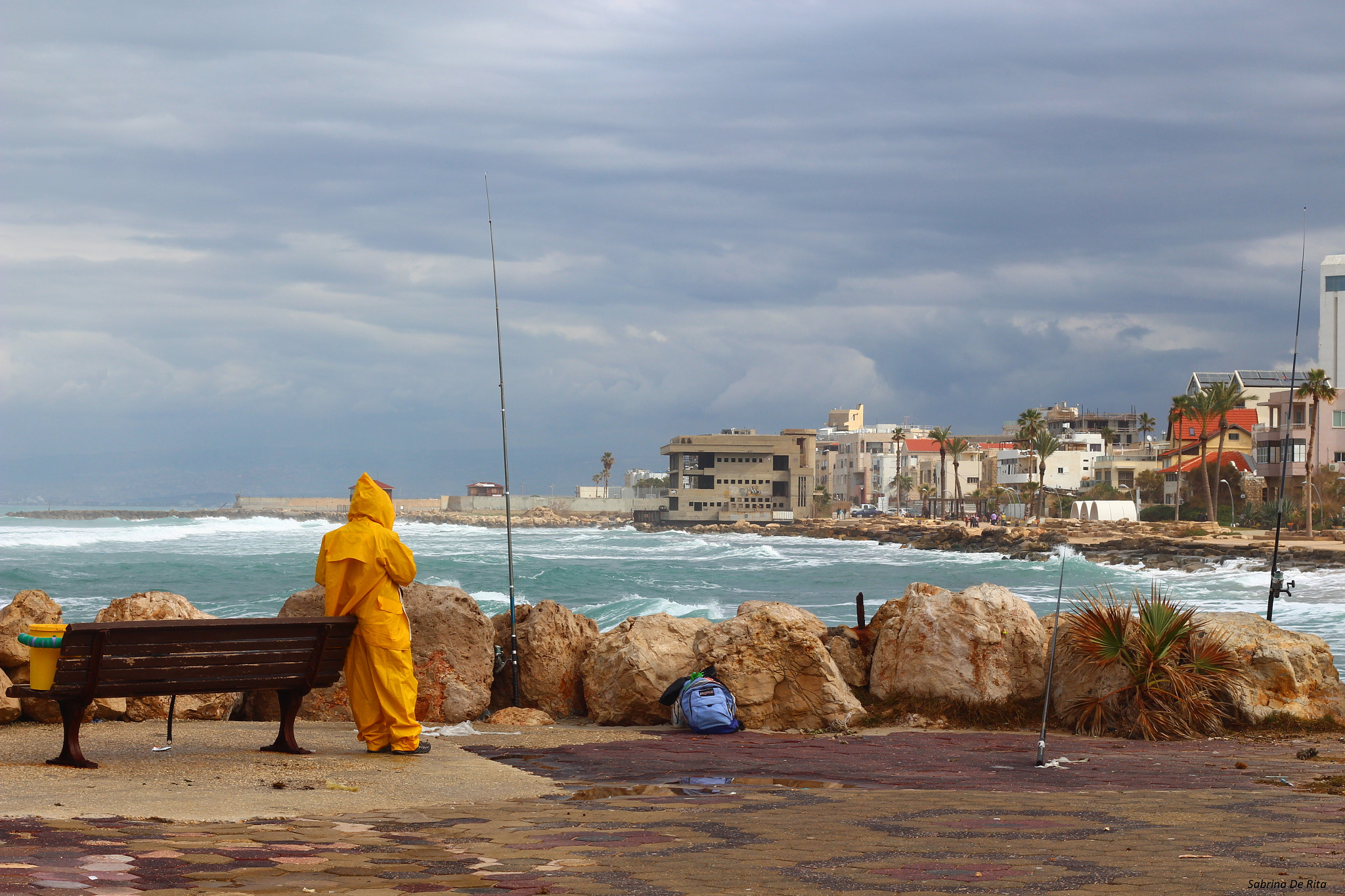 Canon EOS 700D (EOS Rebel T5i / EOS Kiss X7i) + Canon EF 50mm F1.8 II sample photo. Fisherman on a winter day photography