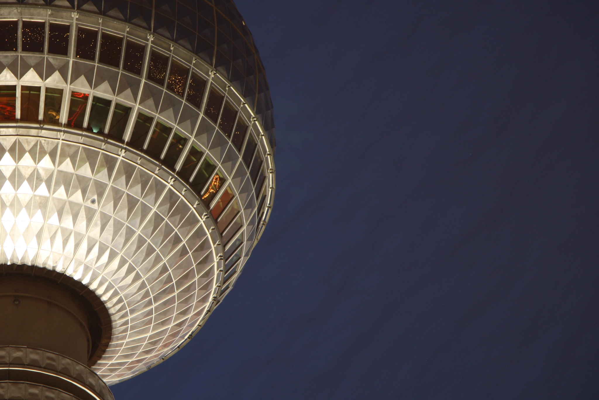 Canon EOS 500D (EOS Rebel T1i / EOS Kiss X3) sample photo. Tv tower of berlin when the night starts photography
