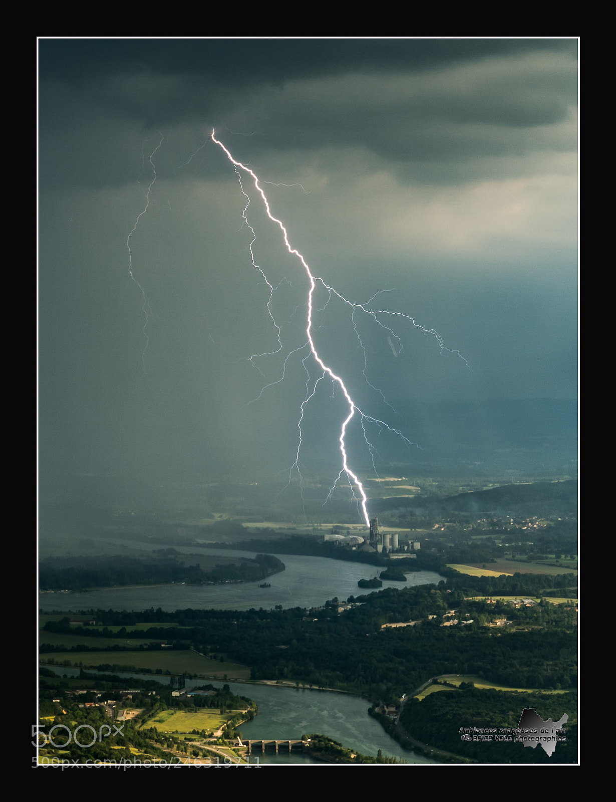 Sony ILCA-77M2 sample photo. Lightning photography