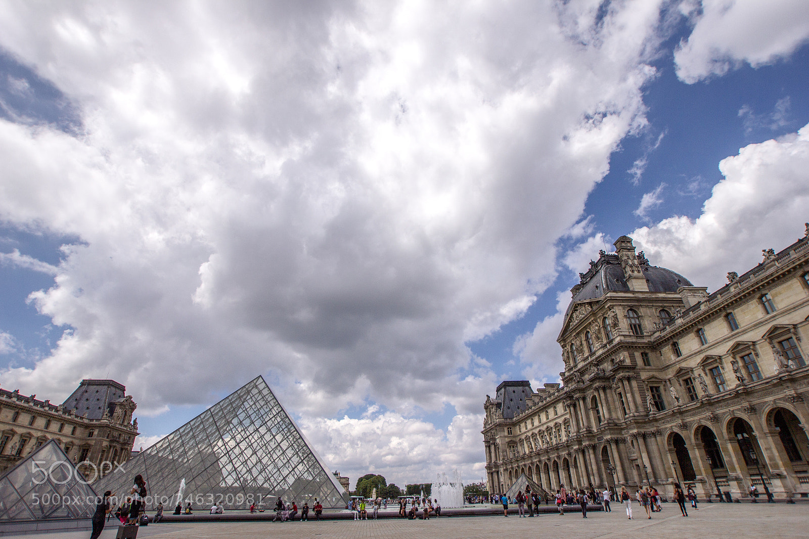 Canon EOS 550D (EOS Rebel T2i / EOS Kiss X4) sample photo. Louvre museum photography