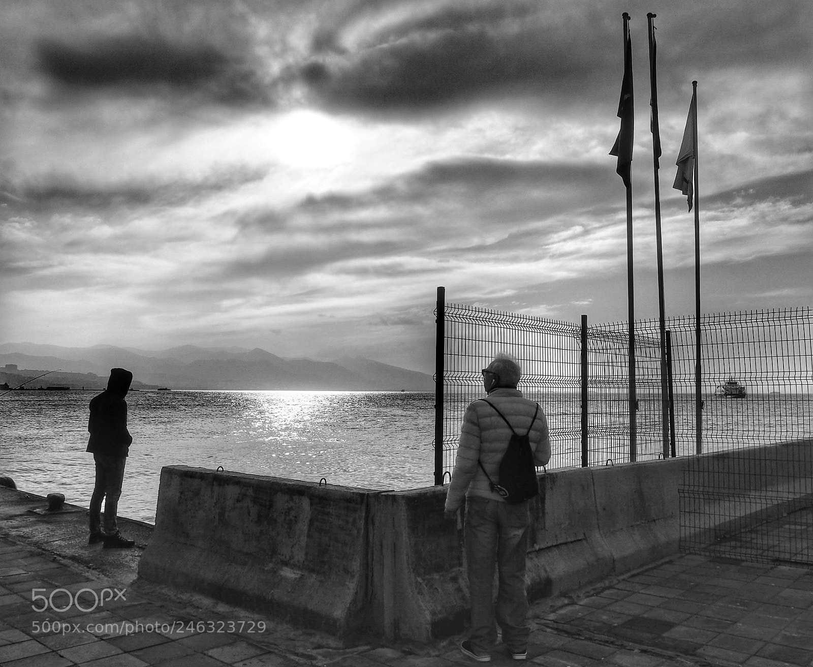Olympus OM-D E-M10 III sample photo. Waiting | izmir photography