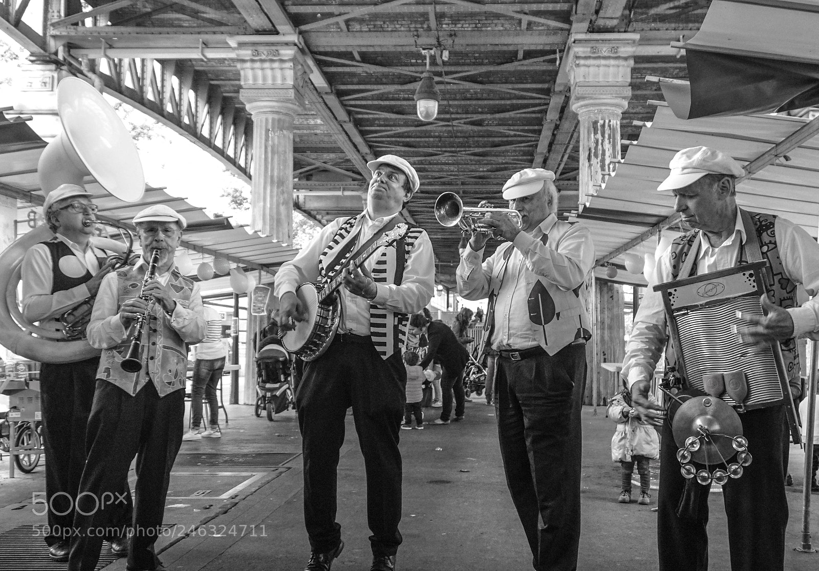 Sony a6300 sample photo. Street performances photography