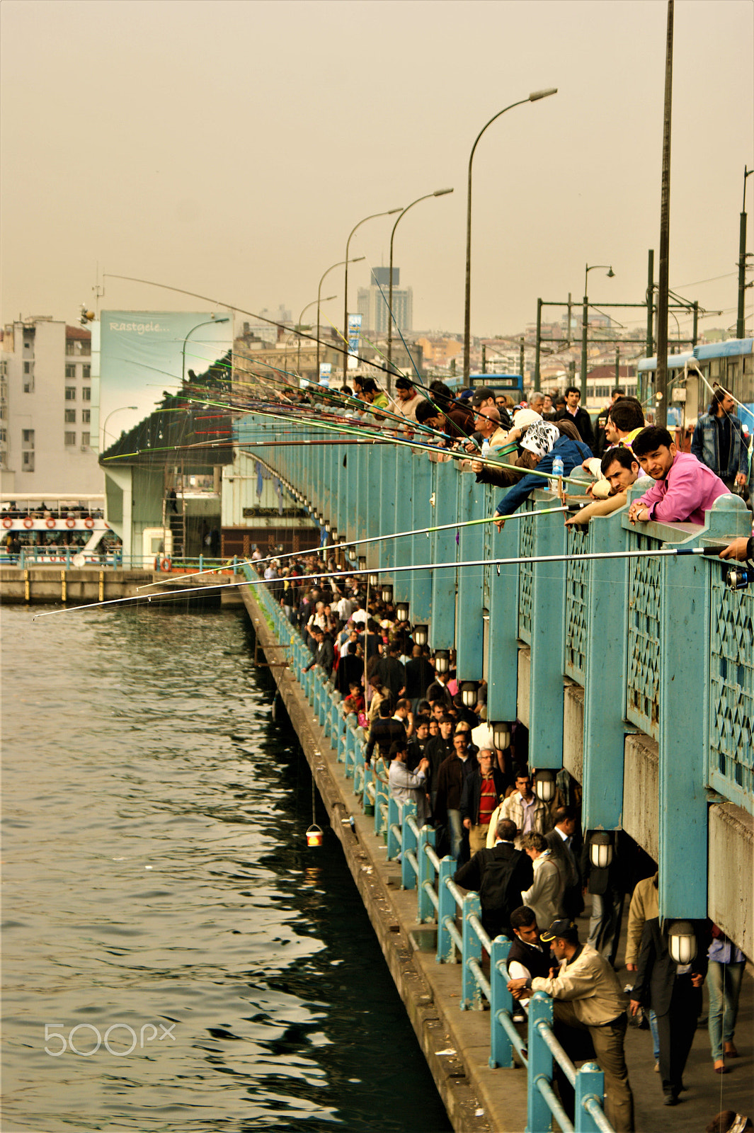 Sony DT 18-70mm F3.5-5.6 sample photo. Fisherman & galata bridge photography
