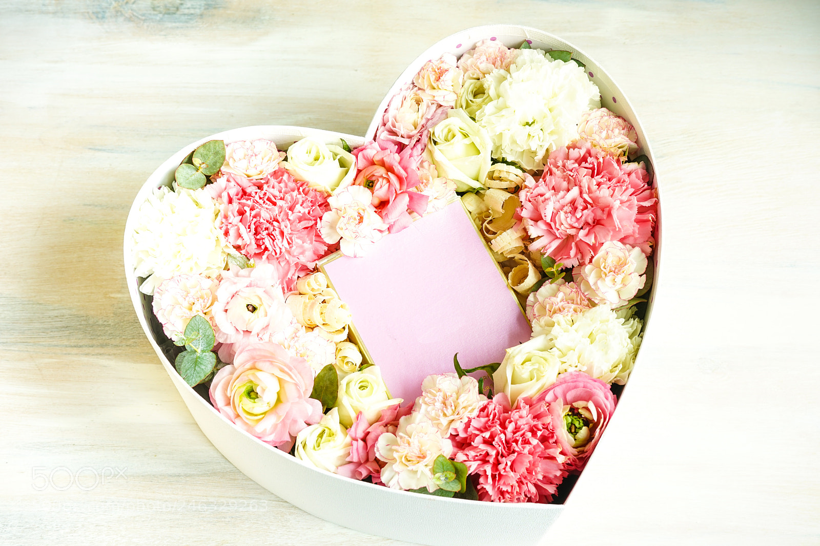 Sony a7 sample photo. Card concept with flowers photography