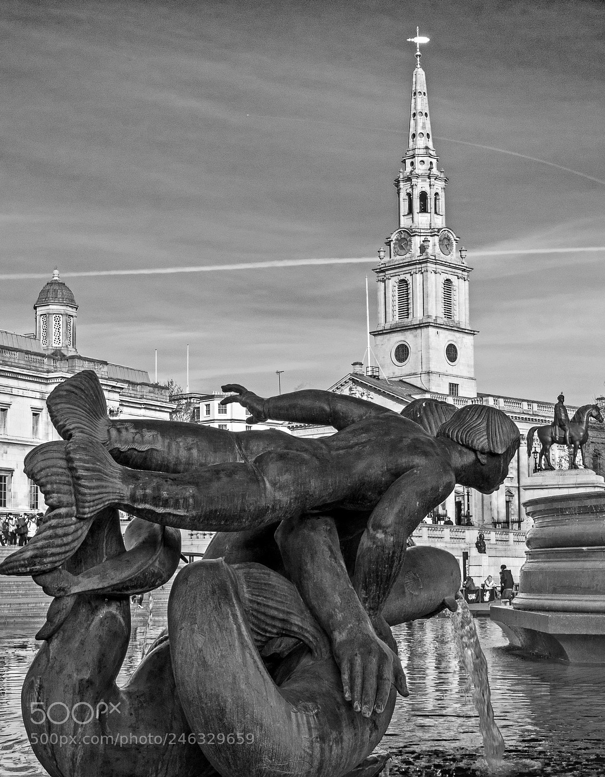 Pentax K-5 II sample photo. Fountain trafalgar square bw photography