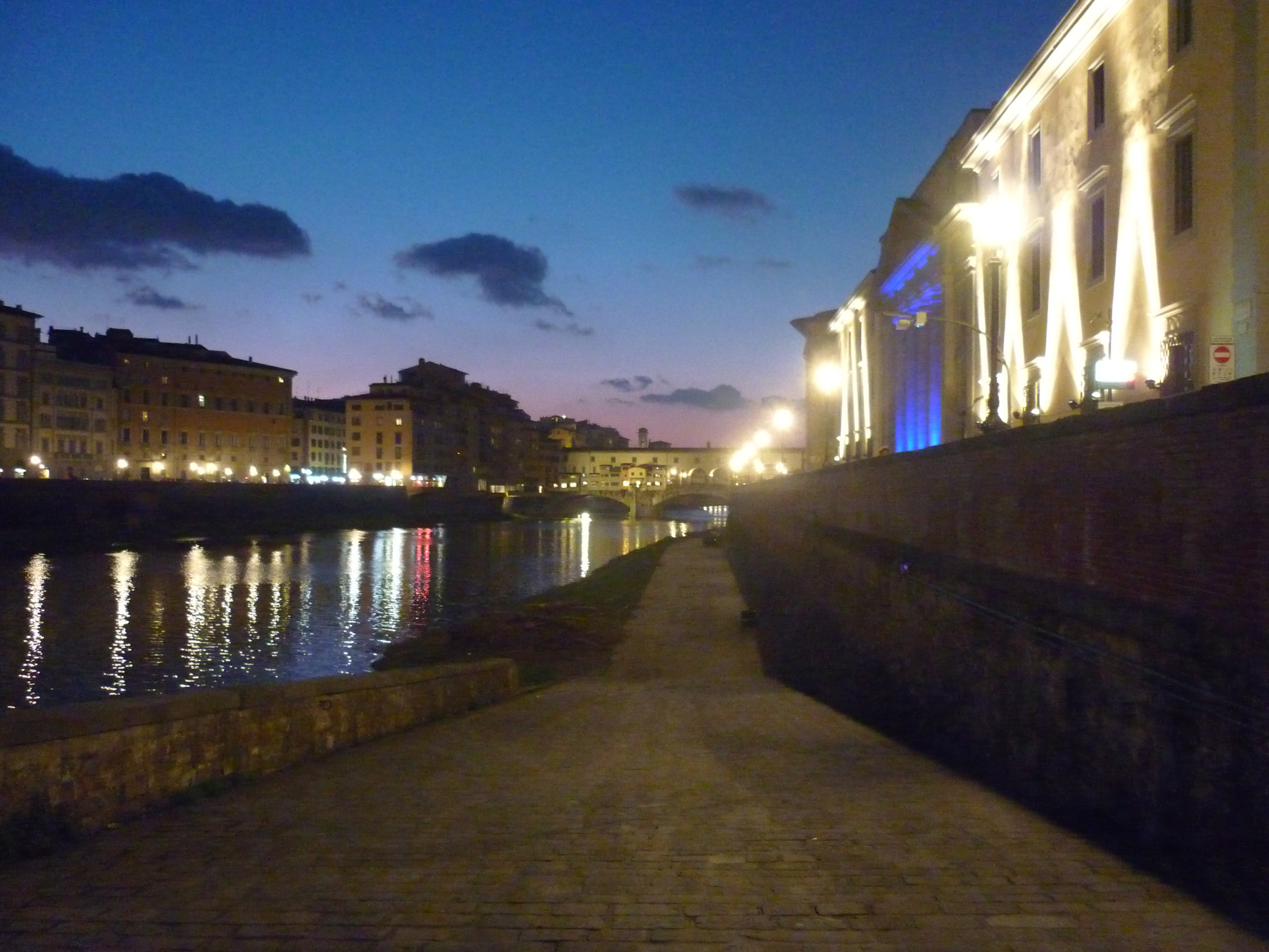 Panasonic DMC-FS42 sample photo. Florence arno by night photography