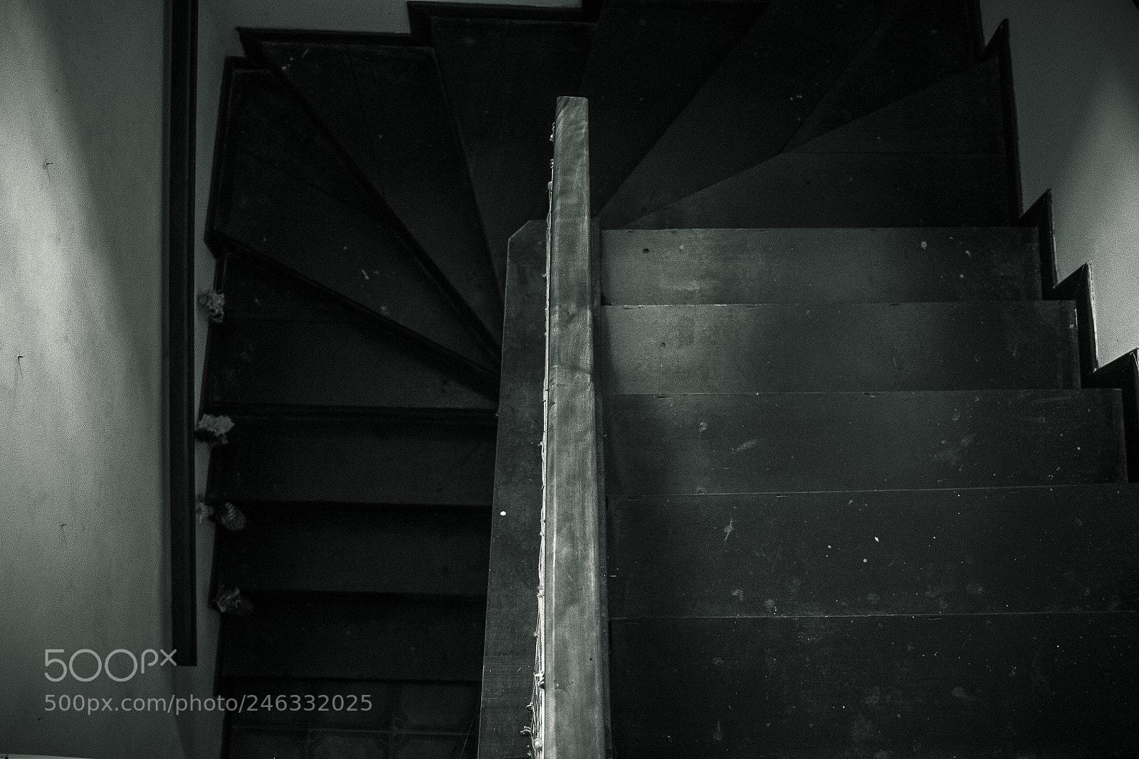 Canon EOS 700D (EOS Rebel T5i / EOS Kiss X7i) sample photo. Staircase photography