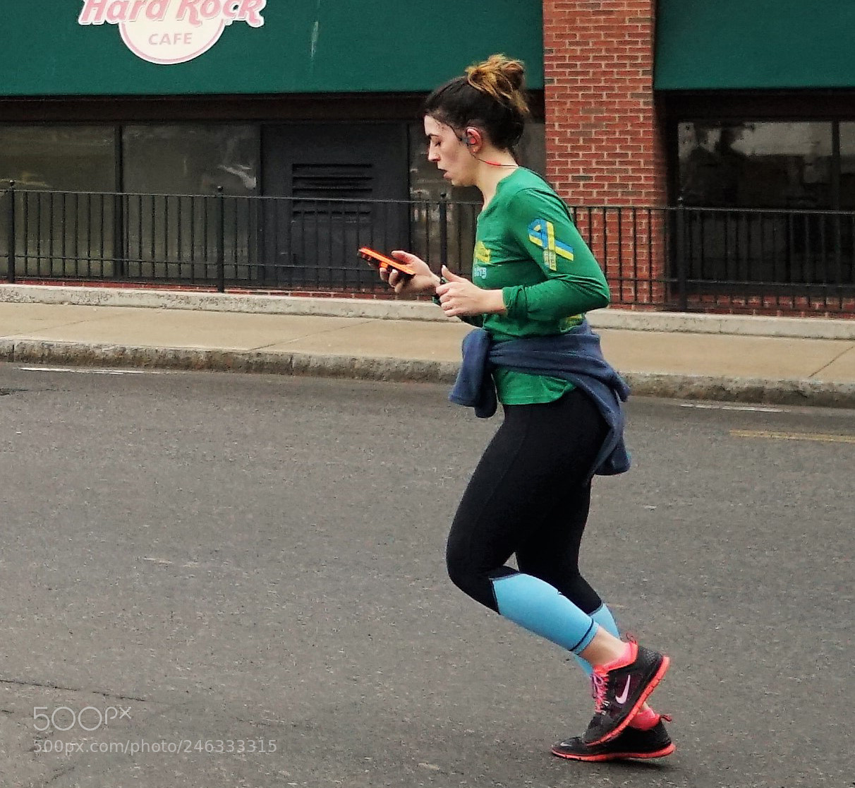 Sony a6500 sample photo. Texting while running is photography