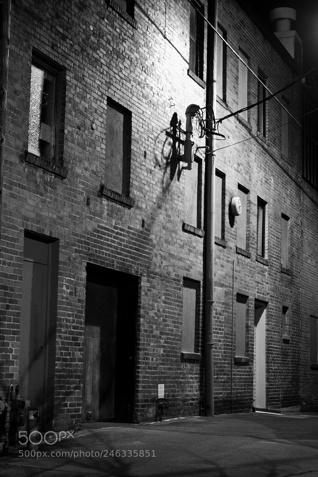 Canon EOS 1100D (EOS Rebel T3 / EOS Kiss X50) sample photo. Lonely alleyway photography
