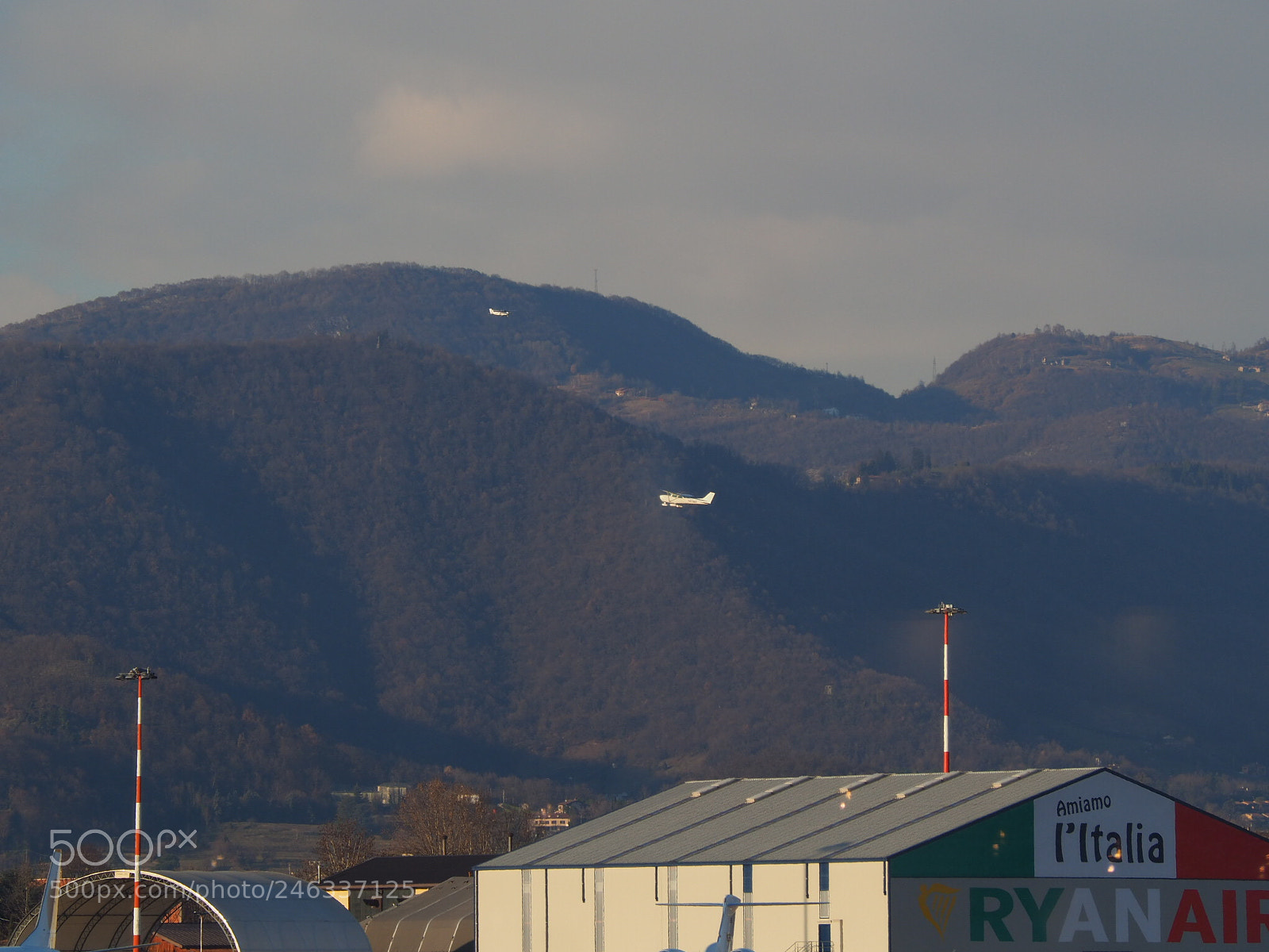 Olympus OM-D E-M10 II sample photo. Seguimos con el vuelo photography