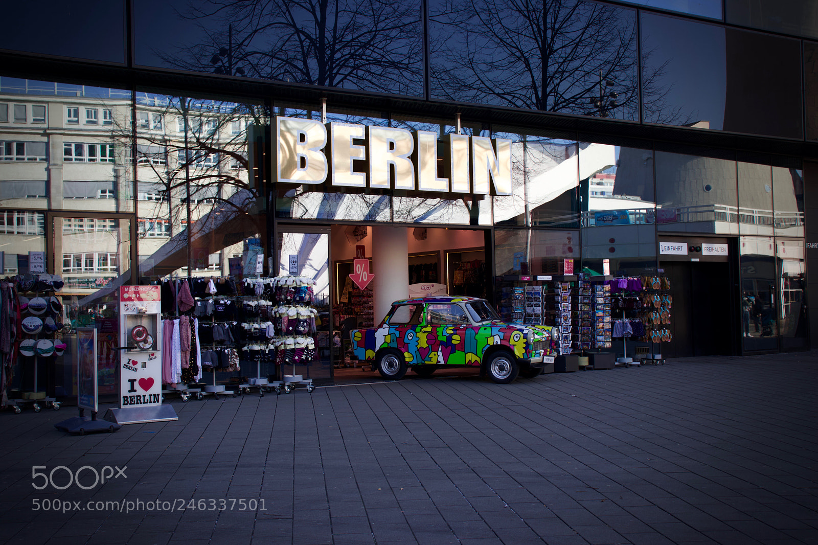 Canon EOS 200D (EOS Rebel SL2 / EOS Kiss X9) sample photo. Souveniers from berlin photography