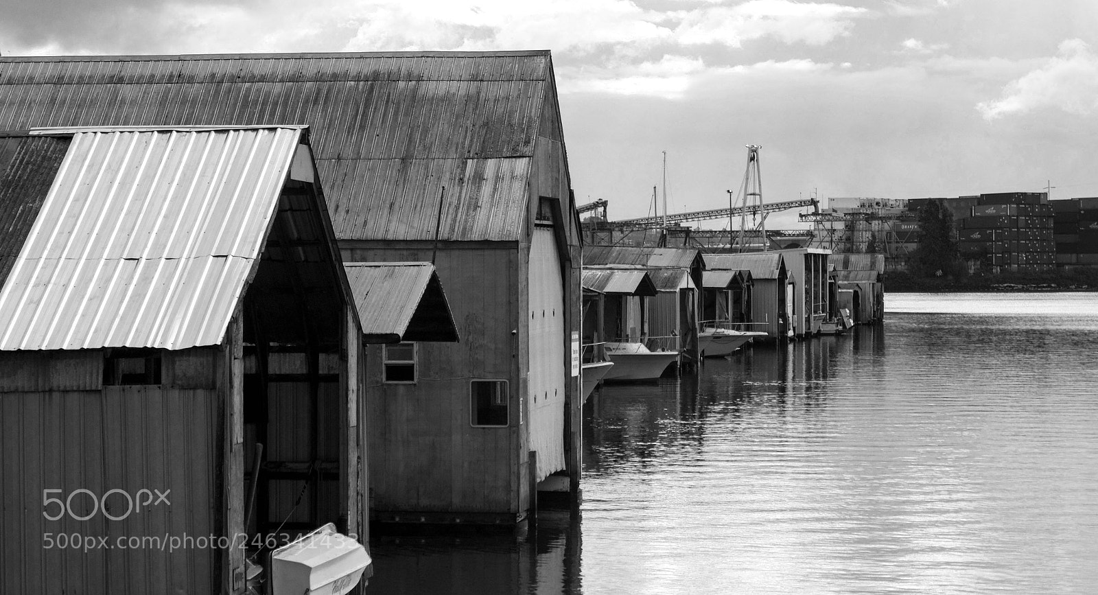 Canon EOS 1200D (EOS Rebel T5 / EOS Kiss X70 / EOS Hi) sample photo. Boat garage photography