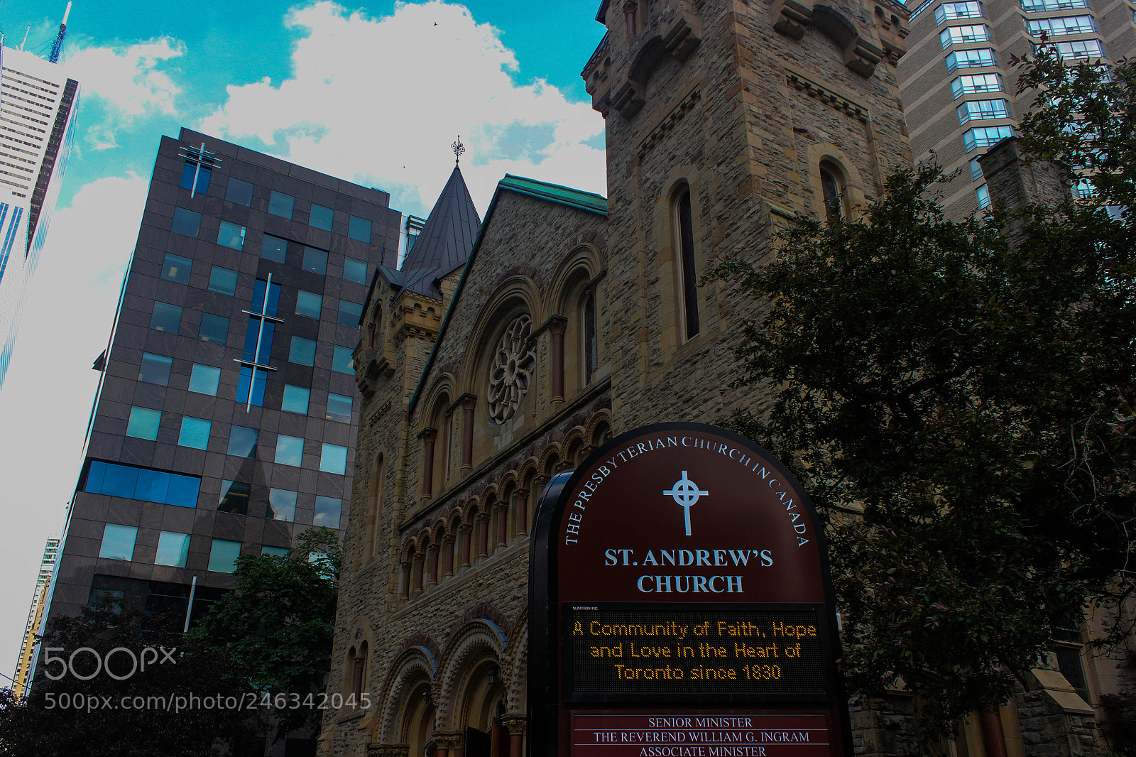 Canon EOS 550D (EOS Rebel T2i / EOS Kiss X4) sample photo. St andrew's church, toronto. photography