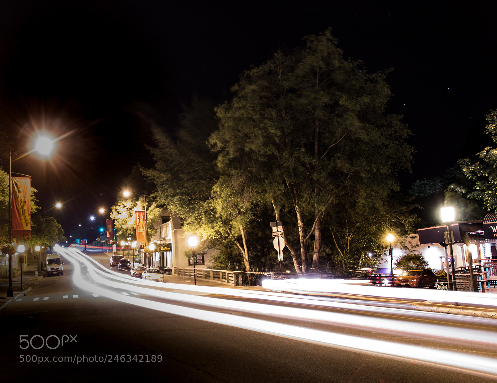 Canon EOS 600D (Rebel EOS T3i / EOS Kiss X5) sample photo. Town @night light-streaks photography