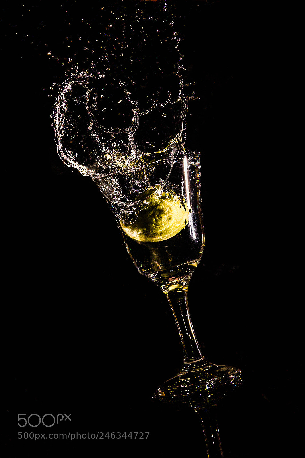 Canon EOS 600D (Rebel EOS T3i / EOS Kiss X5) sample photo. Refreshing water splash photography