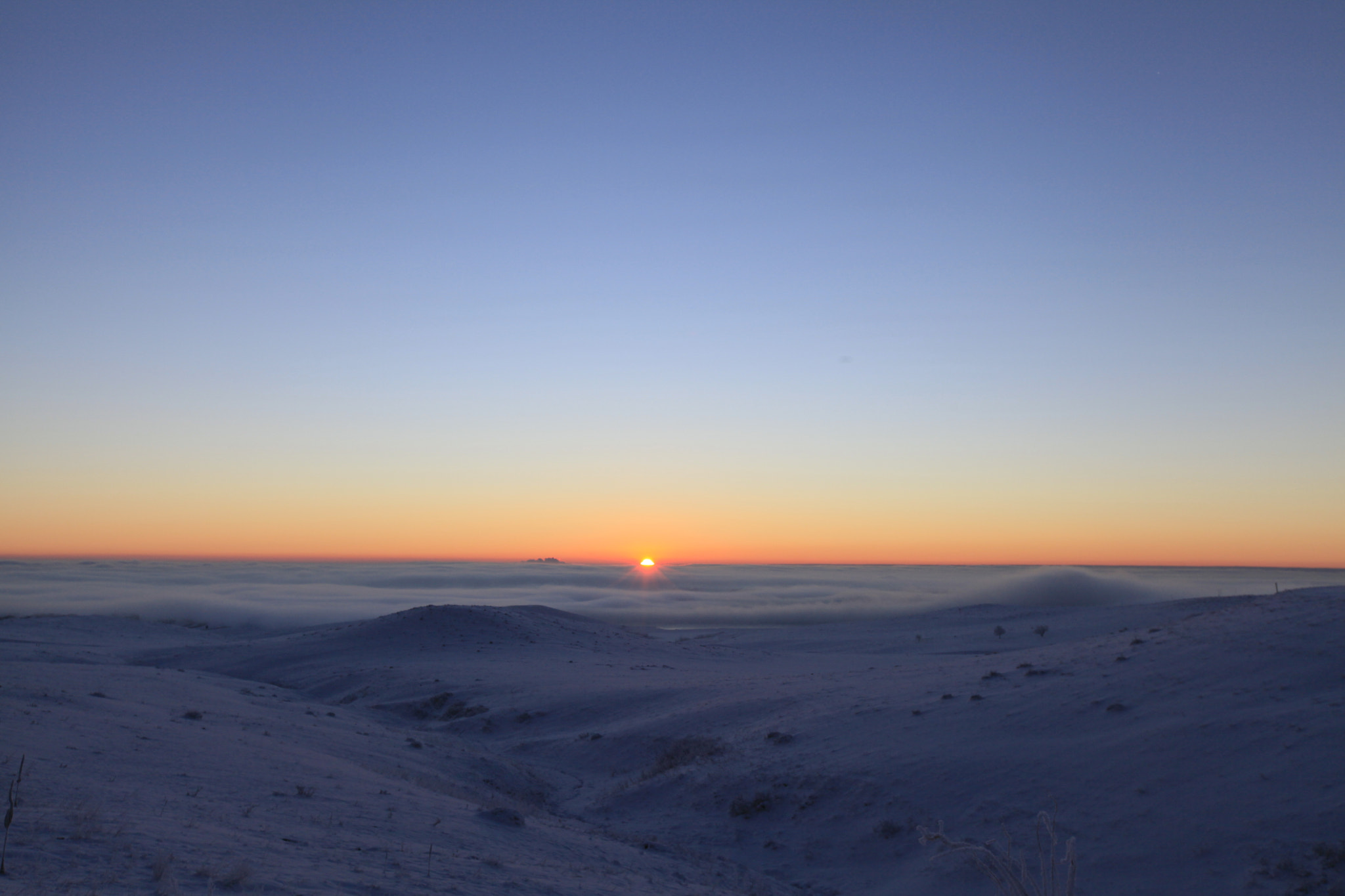 Canon EOS 5D Mark II + Canon EF 16-35mm F2.8L II USM sample photo. Frozen sunrise photography