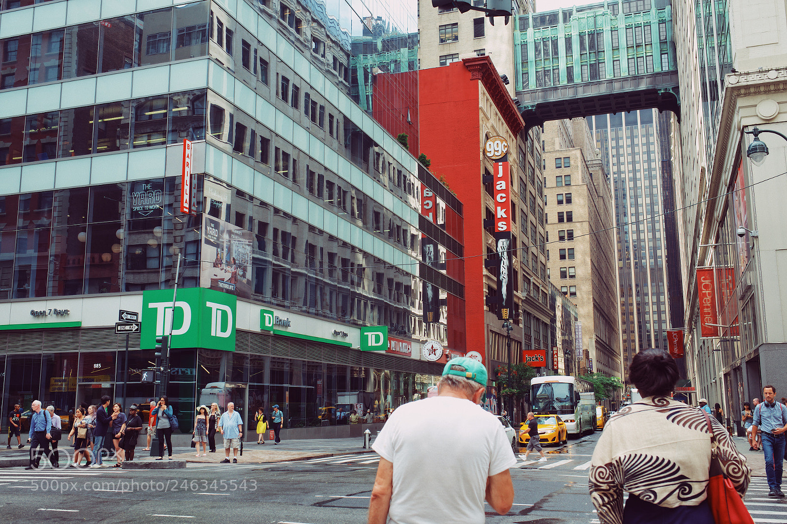Fujifilm X-T1 sample photo. Red, green, and yellow photography
