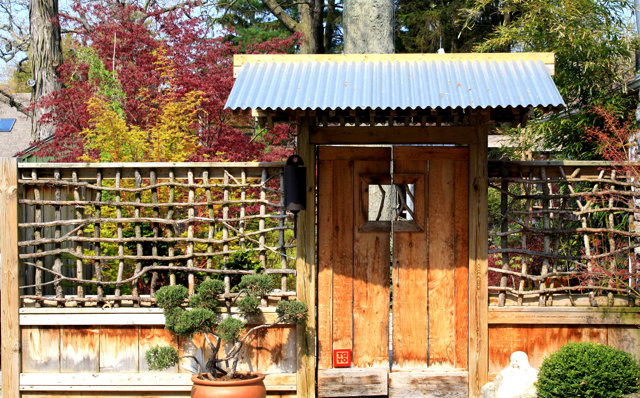 Canon EOS 1000D (EOS Digital Rebel XS / EOS Kiss F) sample photo. Gate photography