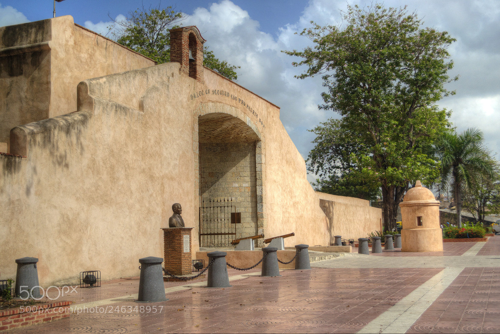 Nikon D3100 sample photo. Puerta del conde rd photography