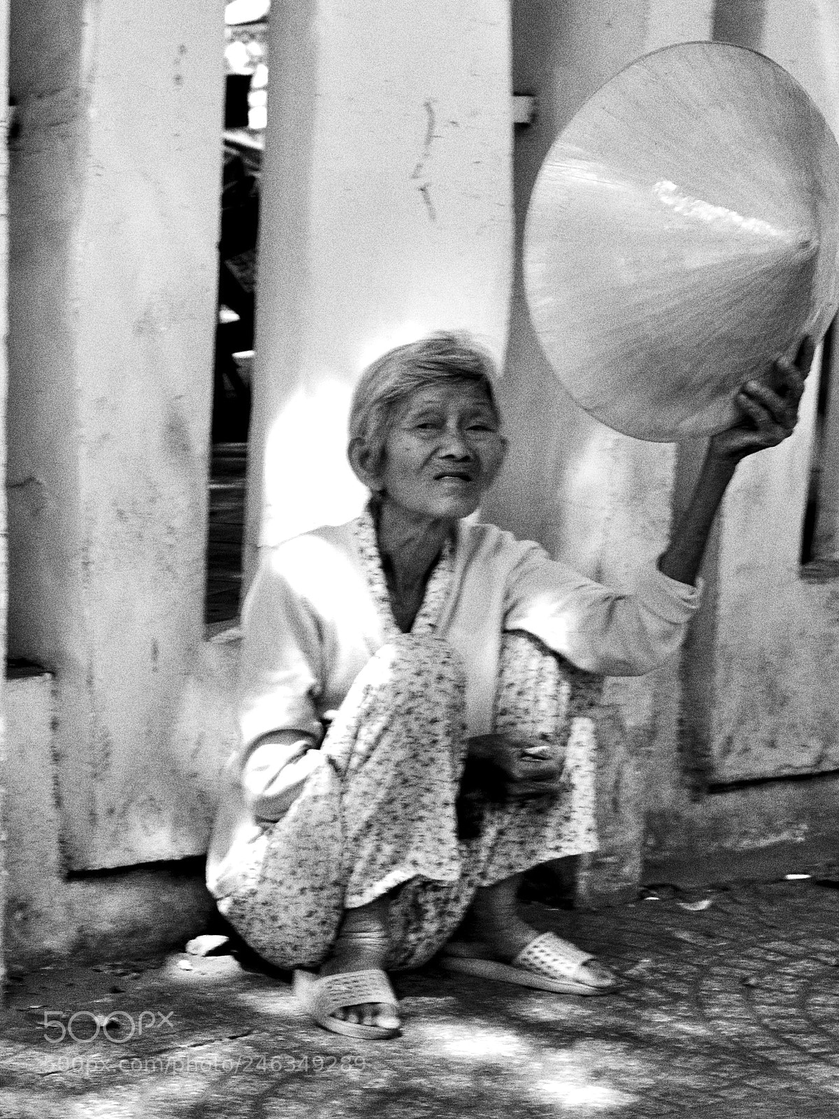 Fujifilm X-T2 sample photo. Saigon beggar lady photography